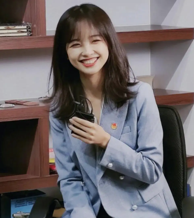 央视|王冰冰疑似离开央视,学历曝光备受可惜,网友:这才是“高材生”