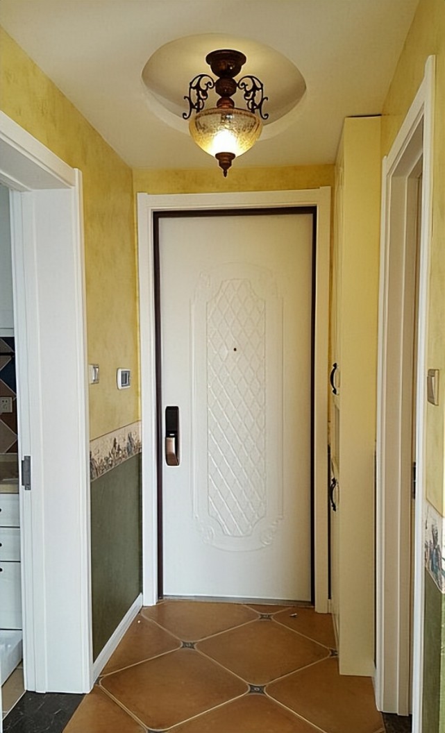 马桶旁边砌了半堵小矮墙,老婆说我脑子进浆糊,装修好她被打脸