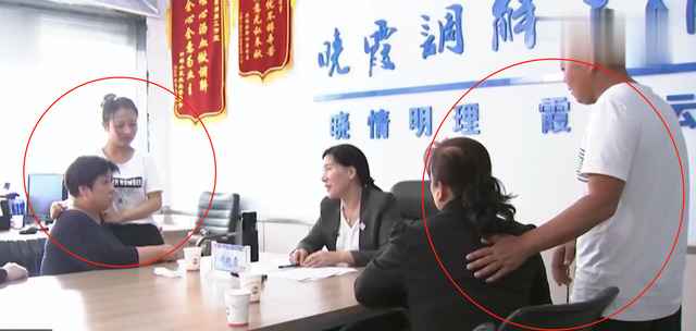 男子怀疑妻子私会前男友提离婚,岳母:没办法,我女儿有魅力