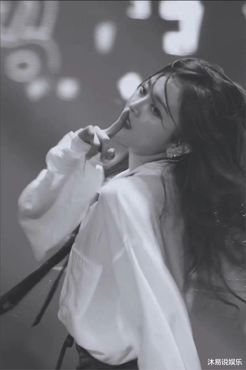 吴宣仪|吴宣仪演唱会:初恋VS华丽造型自由切换,我又初恋啦!