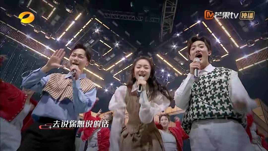 你好星期六|谁说何炅“不行”了？《你好星期六》单期播放量破1亿，一骑绝尘