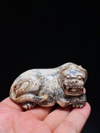 玉雕|汉 和田玉 鸡骨白 玉虎 卧虎 摆件 把件