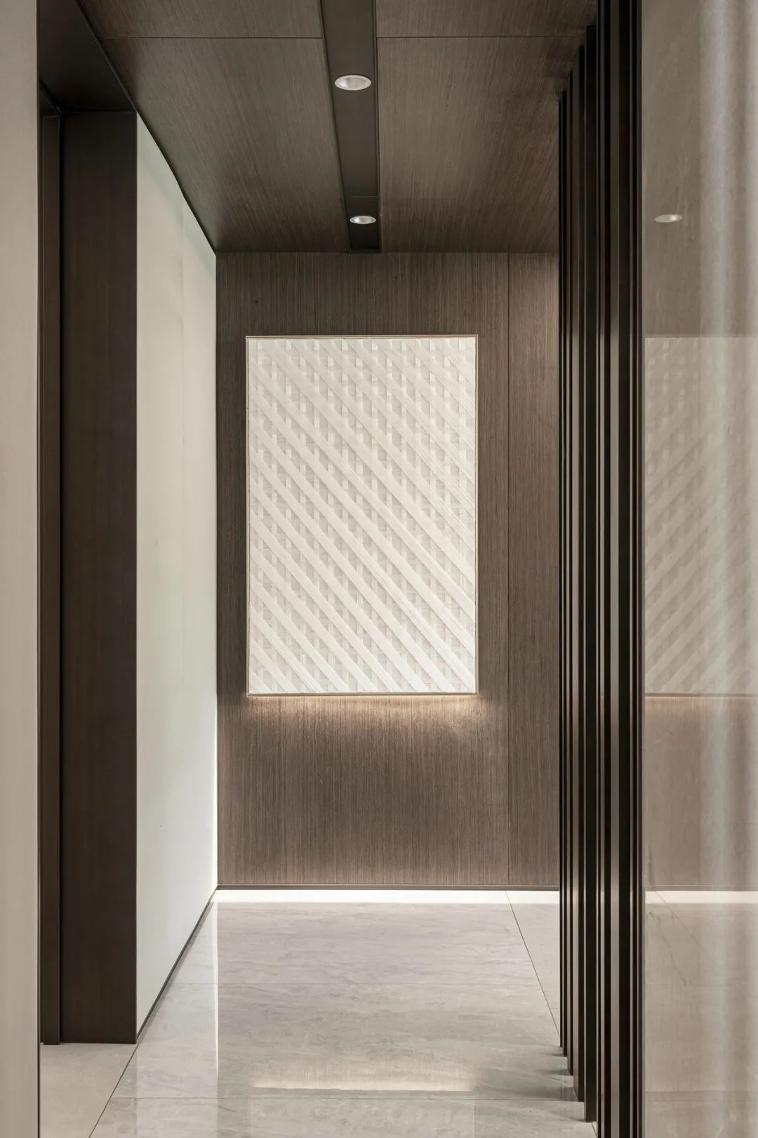 大理石+木饰面+嵌入式灯带，160m2轻奢复古感，他拿捏了！