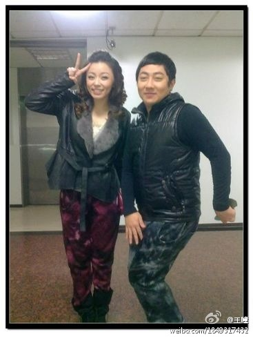 徐璐|痛失艾成王瞳悲痛虚脱,丧夫竟遭网友围攻:怎么不拉他