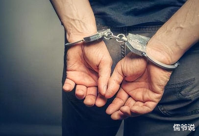 忆光年公司又翻车!继有女生混入男团后,公司法人又因殴打练习生被拘