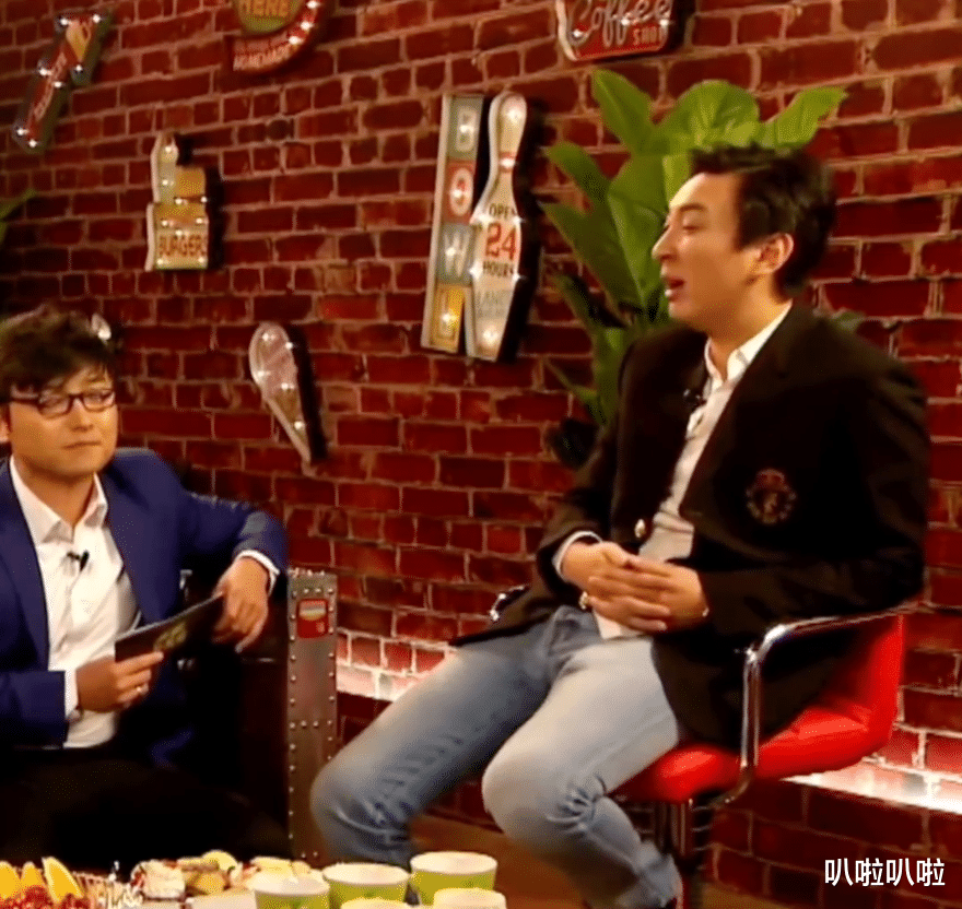 王思聪|王思聪独自与5个女生吃饭，堪比后宫选妃，王健林都羡慕他的生活