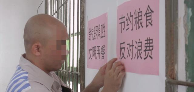 机关事业单位退休人员被判有期徒刑出狱后还有养老金可领吗?