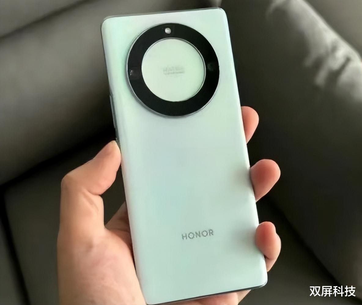 华为荣耀|千元曲面屏之争:荣耀X40遇到真我10Pro+,只能“丢盔弃甲”?