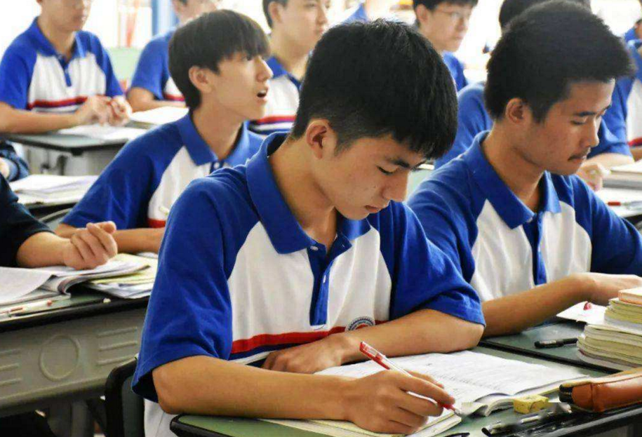 教师|“补课”VS“不补课”，两者差距截然不同，高三下半年可见分晓