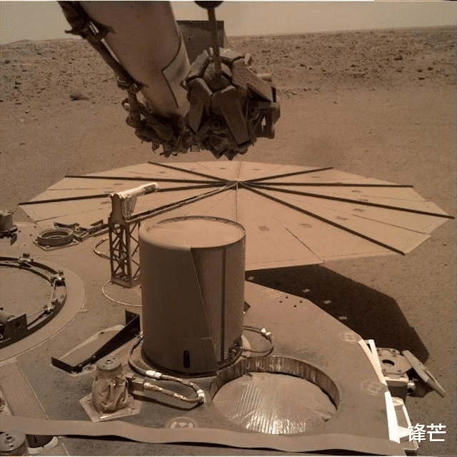 祝融号在火星打出一个洞!NASA被这一幕震撼,承认中方激光武器领先