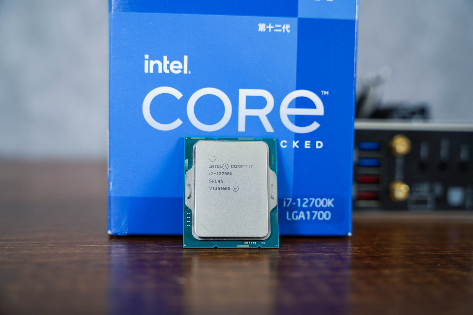 显卡|11L银黑策划， A4-H20携手12代酷睿与D5的游戏小钢炮装机体验