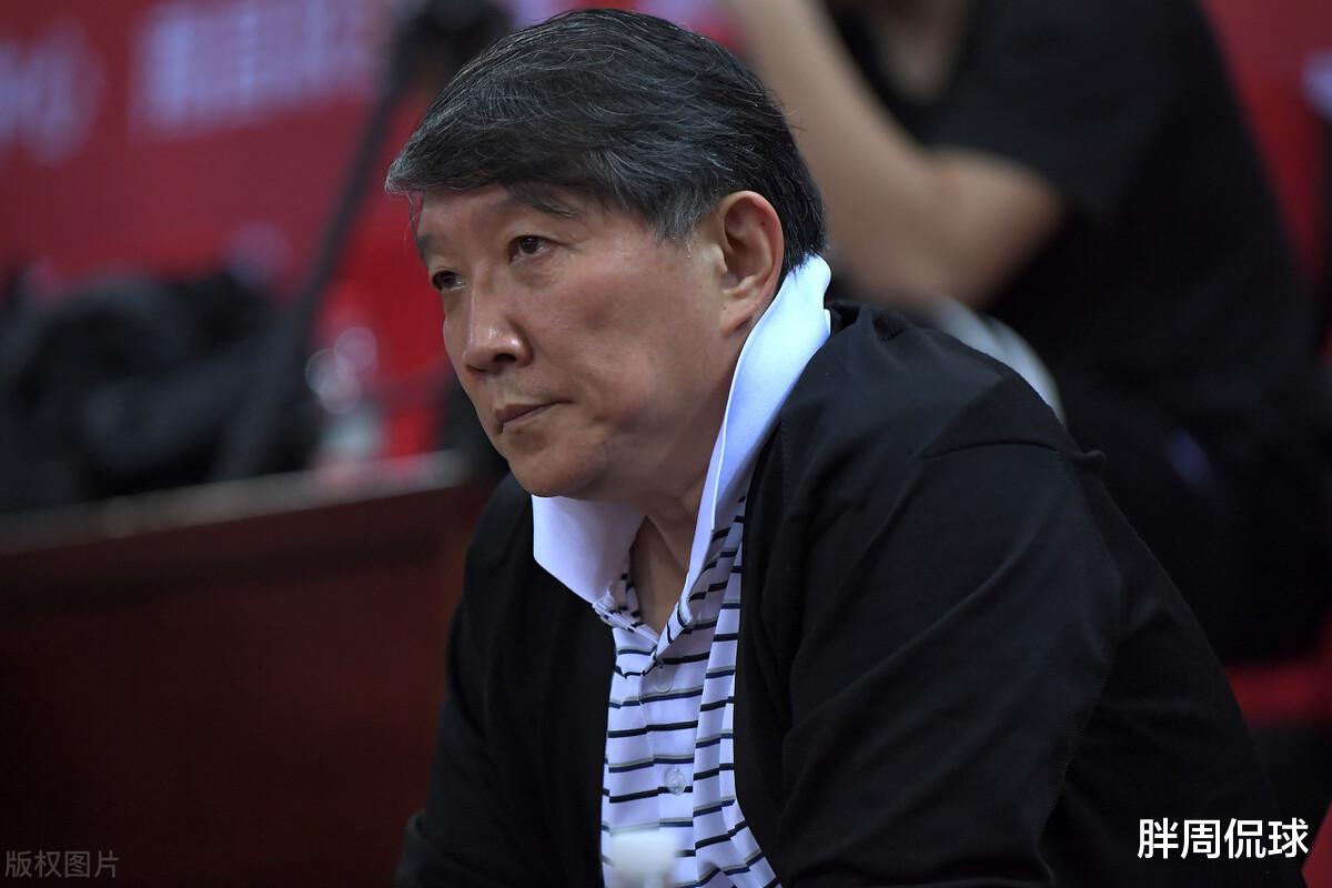 山东男篮|山东男篮惨遭横扫出局，宫鲁鸣或清算三人打包离队，徐长锁该辞职