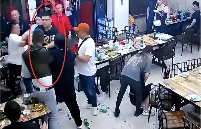 央视明确地给出表态:唐山烧烤店事件背后!到底是谁在庇护他们?