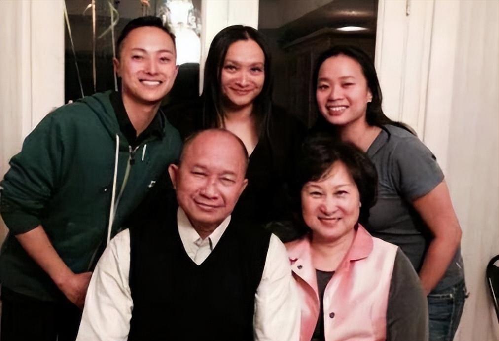 豆豆|国际名导吴宇森：和妻子风雨相伴46年，晚年双双患癌靠卖房自救