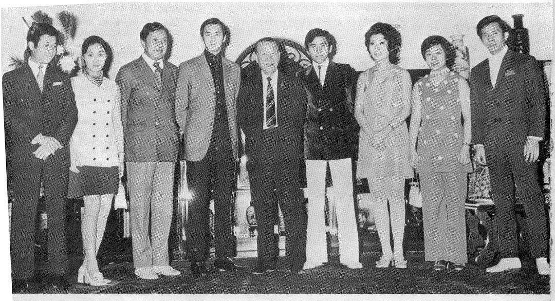 豆豆|国际名导吴宇森：和妻子风雨相伴46年，晚年双双患癌靠卖房自救