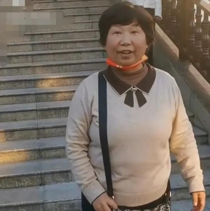 千娇百媚|许妈一直被模仿，从未被超越。网友：有人穿上龙袍，也不像太子