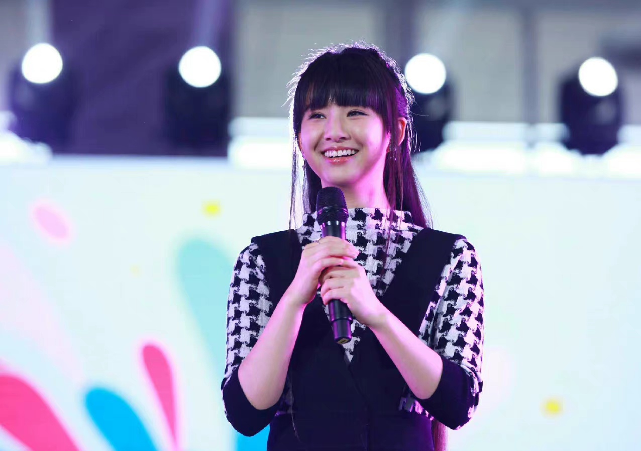 小彩旗|小彩旗不甘于光环环绕，遵从自己的内心，坚持了自己的想法