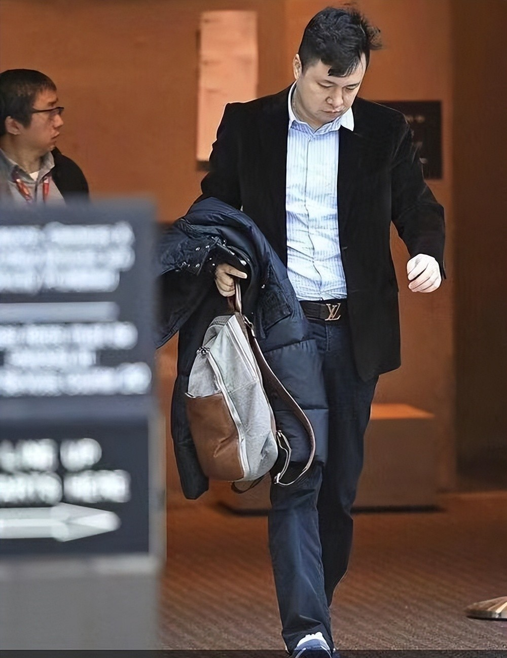 孟晚舟|孟晚舟完全看不出来50岁，颜值重回巅峰，如35岁一般的丽质迷人