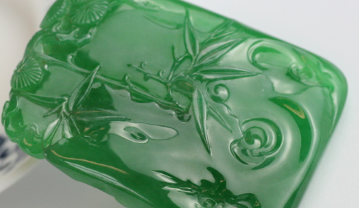 琥珀蜜蜡|翡翠它也是非常怕高温的,到底怕多少度的高温呢?一起来了解一下