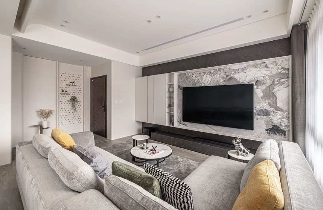 130平米三居室，现代简约质感装修，白灰搭配更绝妙！