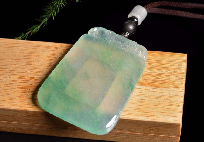 翡翠|单调的翡翠无事牌,为何会受到这么多人的喜爱?我帮你分析一下