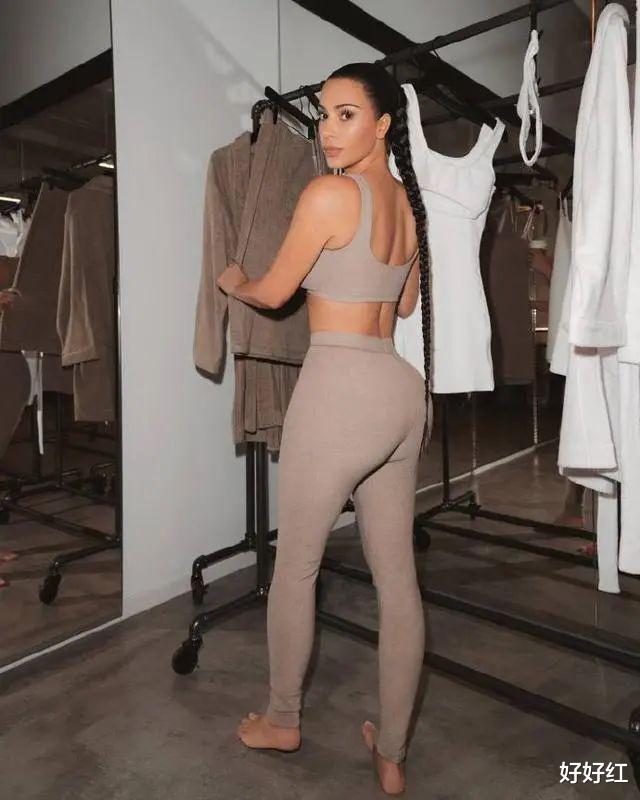 金·卡戴珊|跪舔求复合、“活埋”前妻新欢：官宣离婚后，他彻底疯了