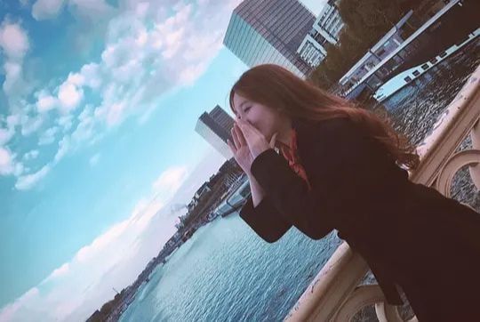 金莎|“可爱教主”金莎，与胡歌搭戏而爆红，如今大方回应38岁没人要