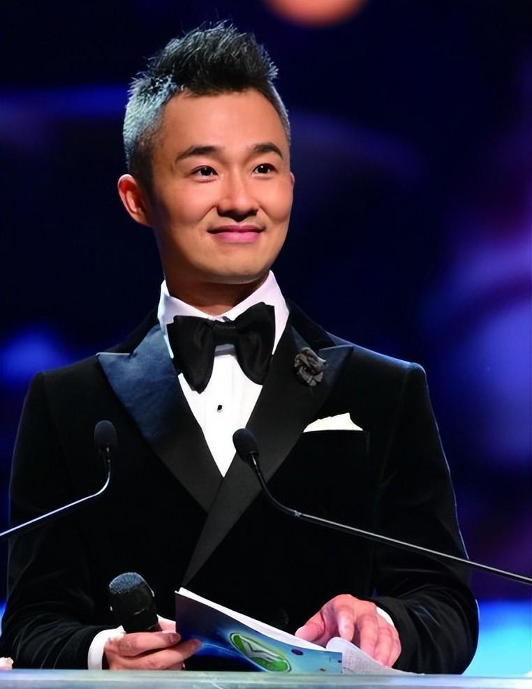 陈辰|东方卫视陈辰：与程雷相爱7年，低调嫁歌唱家余笛，43岁生活幸福