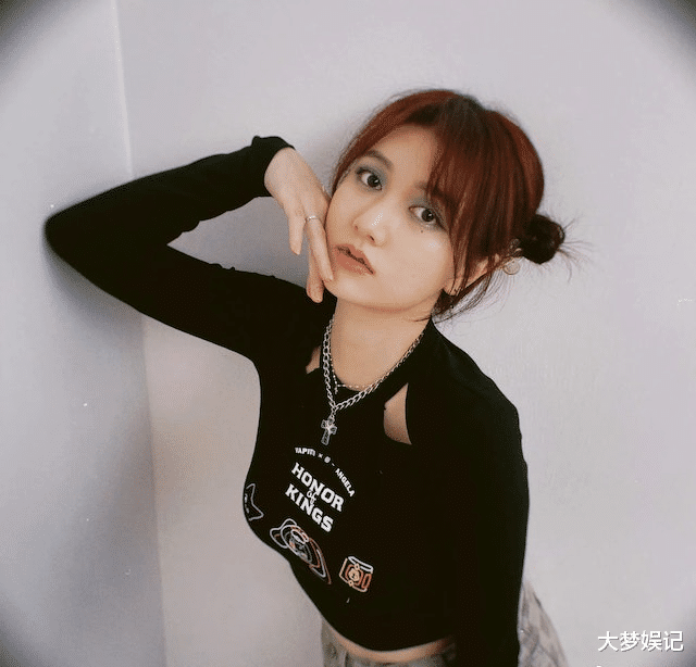 董思怡|《二十不惑2》大宝董思怡愈来愈瘦,面尖尖还有蚂蚁腰