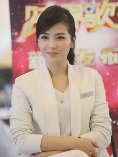 周迅|周迅：钱哪有那么好赚啊，我拍一集60万还要缴税，到手其实没多少