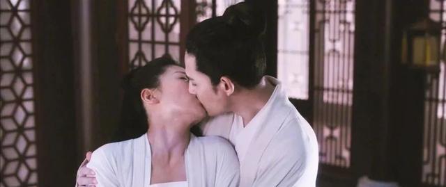 刘涛|43岁刘涛演15岁少女被吐槽，周渝民颜值下滑，吻戏太辣眼