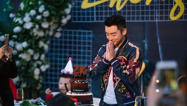 辣妈|王一博代言冰红茶，盘点明星们代言的广告，有的拍摄到吐很不容易