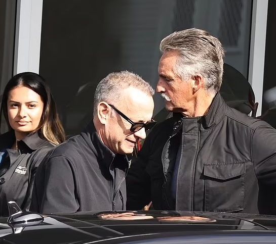 汤姆·汉克斯|65岁汤姆·汉克斯疑健康出状况,右手不受控制地颤抖,曾感染新冠