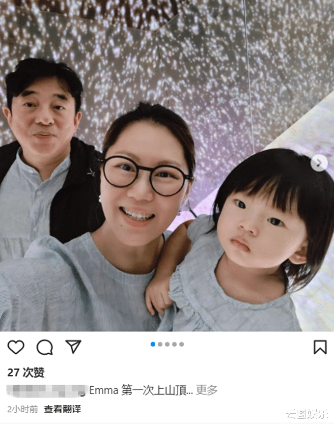 吕方|58岁吕方陪妻女出游！2岁女儿太像老爸，小16岁富婆妻子气质好