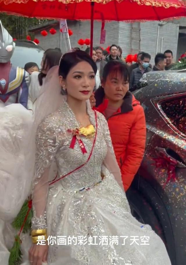 迪迦·奥特曼|婚礼现场，新娘出嫁有迪迦奥特曼陪伴，网友：迪迦可能是前男友