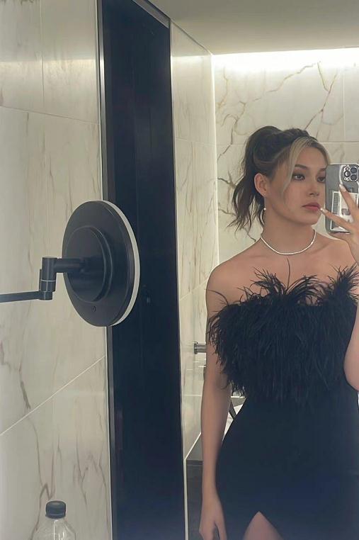 谷爱凌|19岁谷爱凌晒纯欲风近照 挎名牌包摆造型疑似回应恋爱传闻