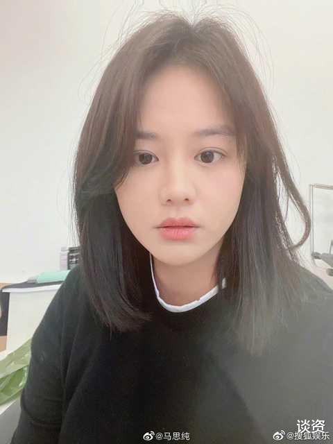 马思纯|马思纯与张哲轩现身伦敦街头,马思纯又胖了一圈,小腹凸起很明显