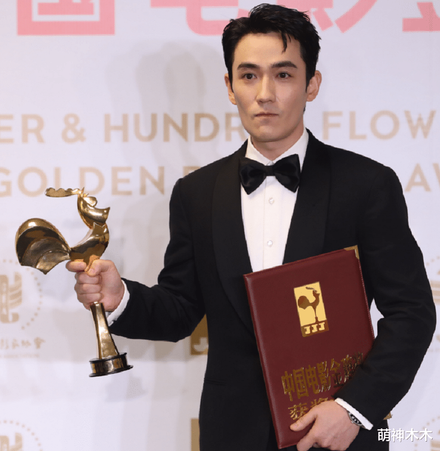 倪妮|金鸡奖明星台下反应：吴京陪跑低头掩饰情绪，倪妮为奚美娟欢呼