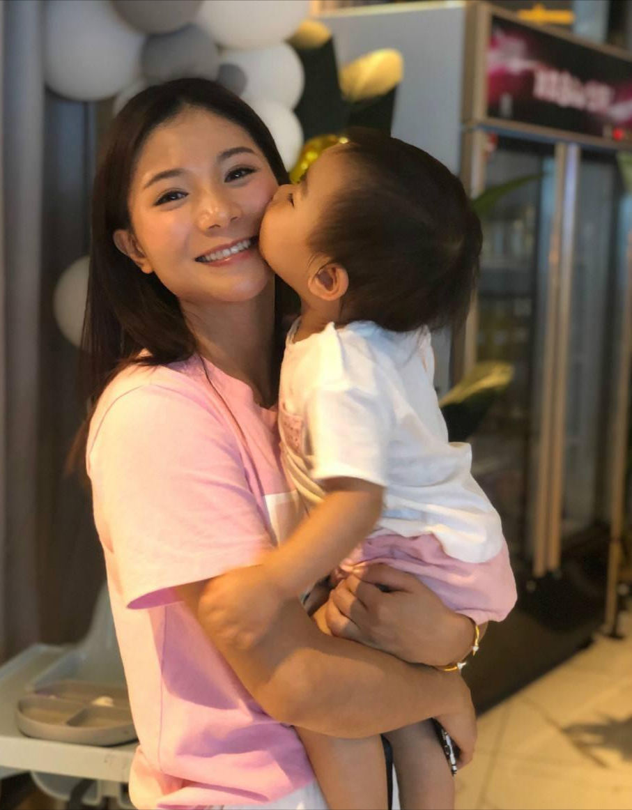 何姿|跳水女神何姿：4岁时妈妈去世，颜值与实力并存，不嫁豪门嫁师兄