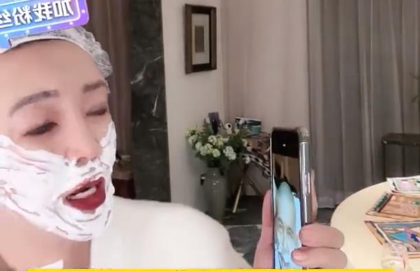 张兰|张兰内涵具俊晔买不起剃须刀,用对方宣传照卖牙膏,网友:过分了