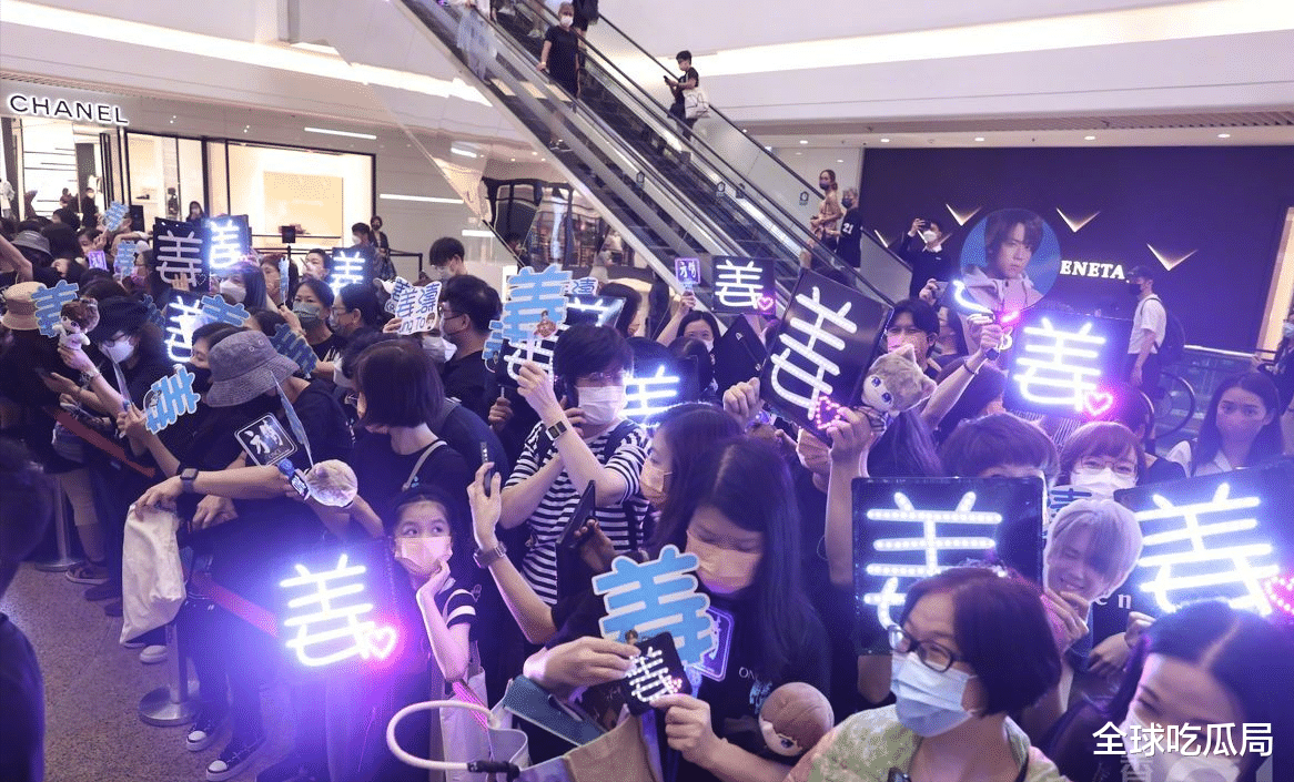 陈伟霆|香港一霸！MIRROR粉丝骂遍老牌艺人：批陈伟霆蹭热点 怼刘德华想翻身