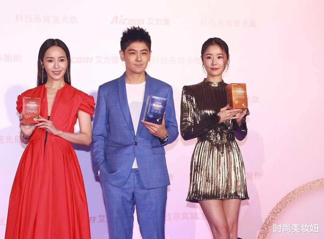 连衣裙 林心如又美回来了，穿金色连衣裙配低马尾，显气质又高级