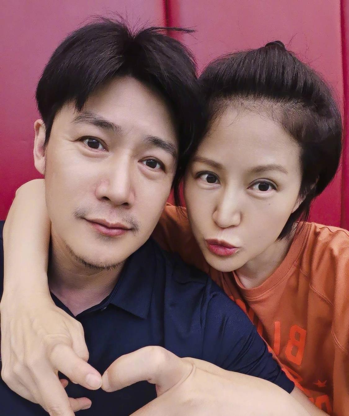 美颜|鲍蕾晒素颜庆46岁,美颜了仍憔悴,但不再在乎他人眼光刻意浓妆