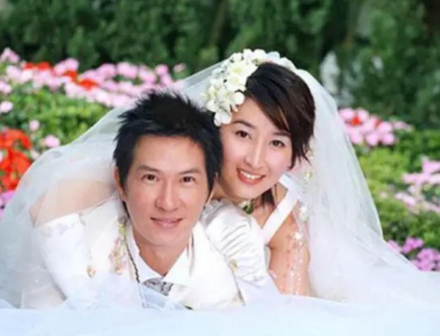 |张家辉见到了女友家豪宅后,提出了分手:你家厕所都比我的住房大