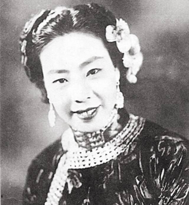 杨宝森|京剧名家谢虹雯先后嫁给两位大师，一位是杨宝森，一位是张君秋