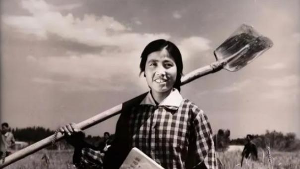 ?老知青寻找女儿四十年，意外发现女儿就是自己的邻居。