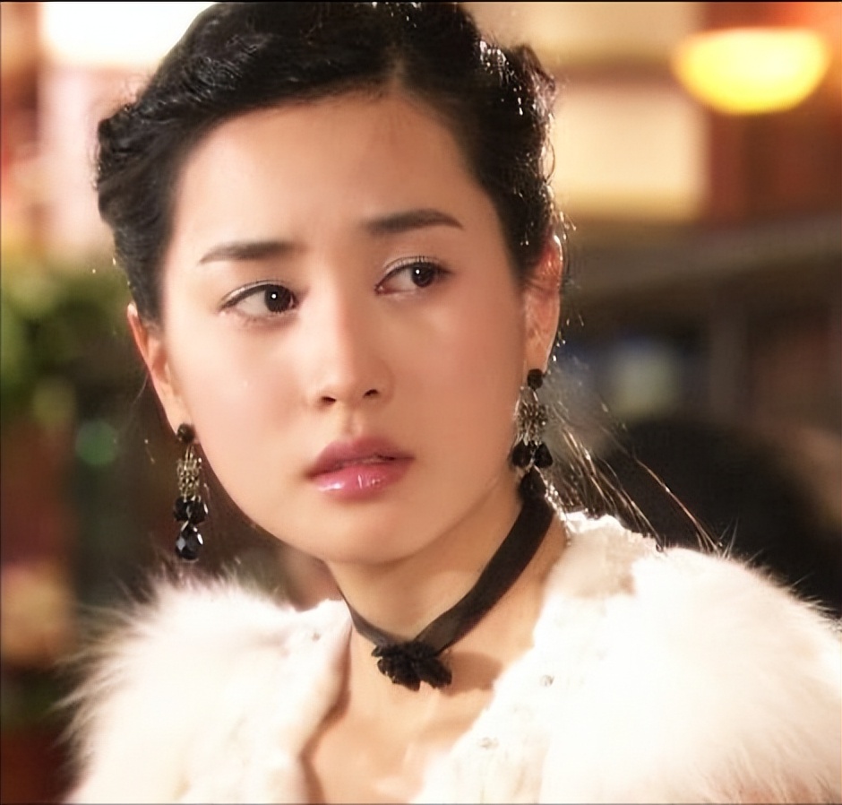 李多海|李多海夏威夷悠闲度假!穿高开叉泳装秀美腿,沙滩上奔跑身材火辣