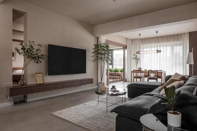 她家134㎡,全屋装修素雅高级,光一个阳台就把人迷住了,好喜欢!