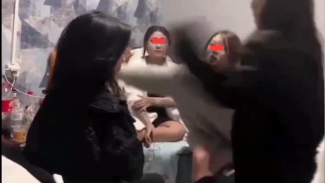 女孩被多名女子扇耳光，被逼下跪磕头，还必须磕出声，警方：刑拘