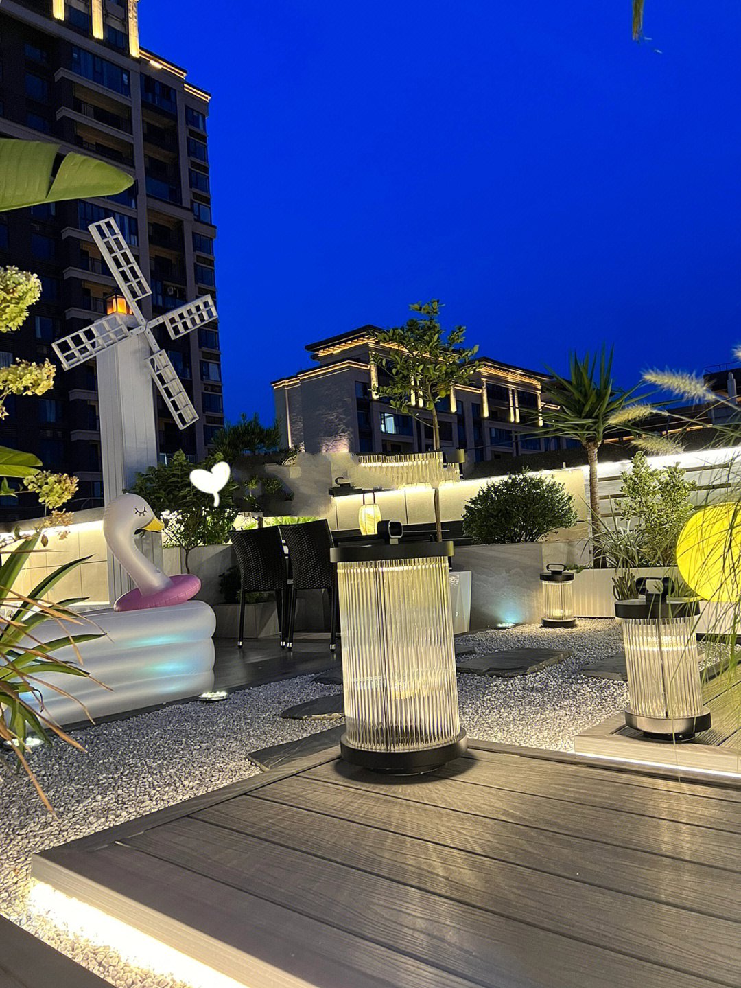 不顾反对,买了带80㎡露台的顶楼复式,打造成假日风露台空中花园